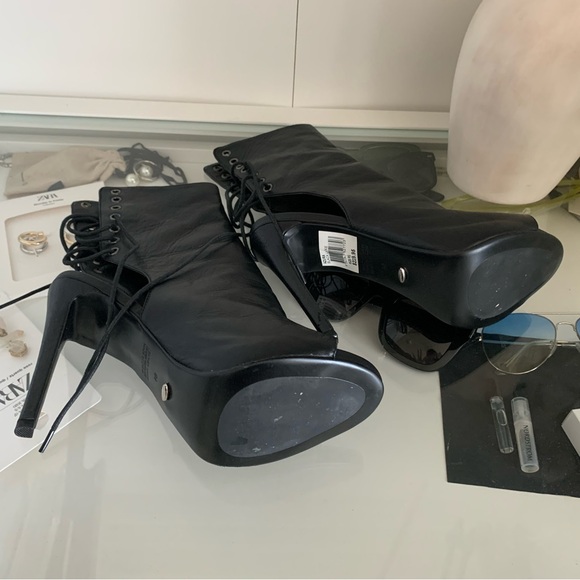 Tony Bianco Leather Heeled Lace up Boots - Picture 3 of 7